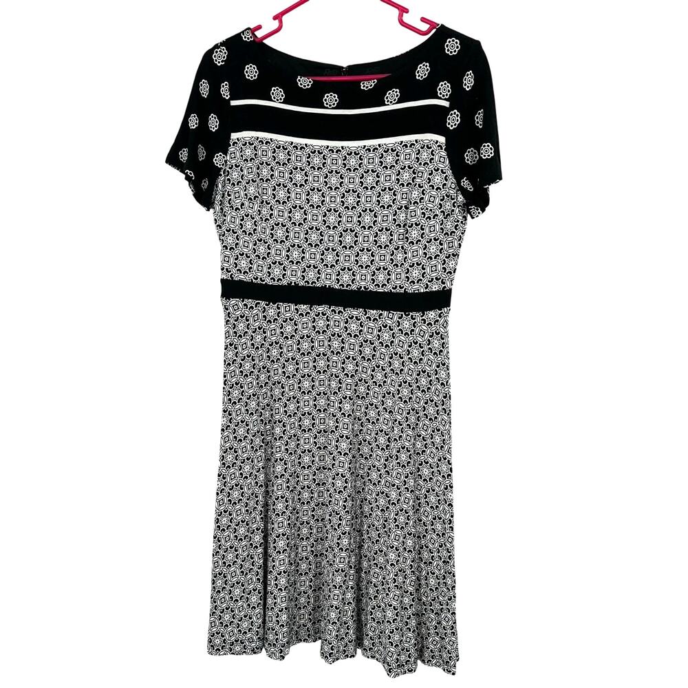 Loft Size 6P Short Sleeve Round Neck Dress Black‎ and White Floral Print Rayon